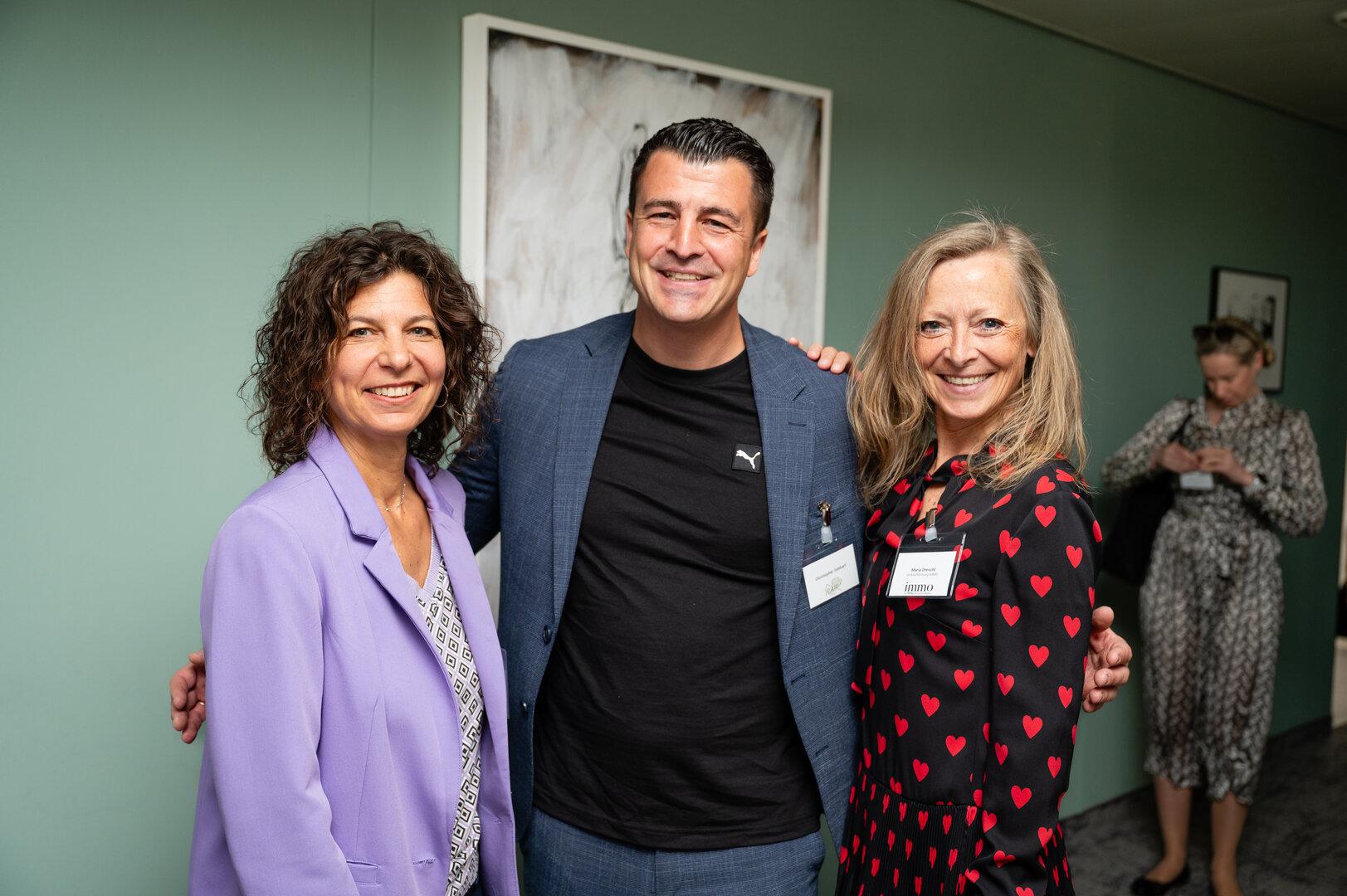© Christian Dusek | Vanessa Haidvogl, Redakteurin für Immobilienwirtschaft, Wohnen und Architektur, Christopher Gebhart, MSc, Geschäftsführender Gesellschafter der FLAIR Living, Maria Dreschl, Verkaufsleitung Immo-Magazin